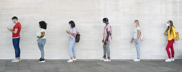 Des Jeunes Différentes Cultures Races Attendent File Attente Dehors Marché — Photo