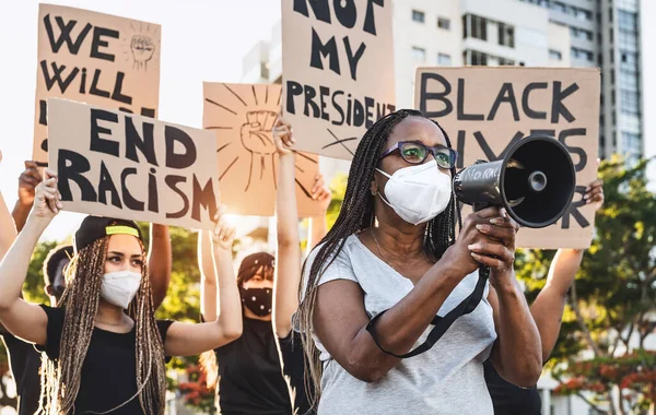 Movimento Ativista Protestando Contra Racismo Lutando Pela Igualdade Manifestantes Diferentes — Fotografia de Stock