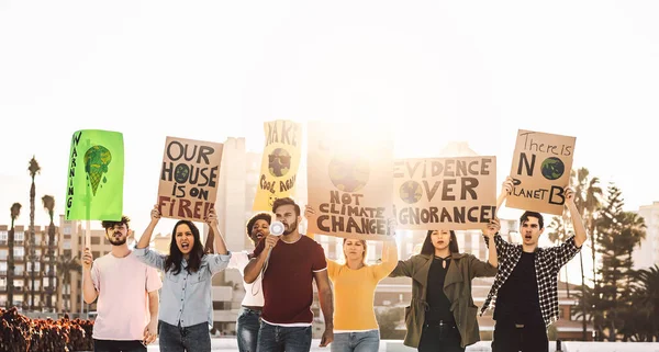 Demonstratorengroep Die Protesteert Tegen Plastic Vervuiling Klimaatverandering Multiraciale Mensen Die — Stockfoto