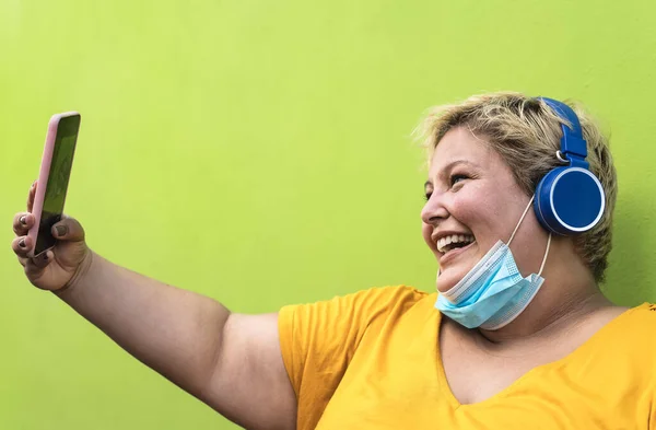 Size Woman Taking Selfie Mobile Smartphone Listening Music Wireless Headphones — Fotografia de Stock