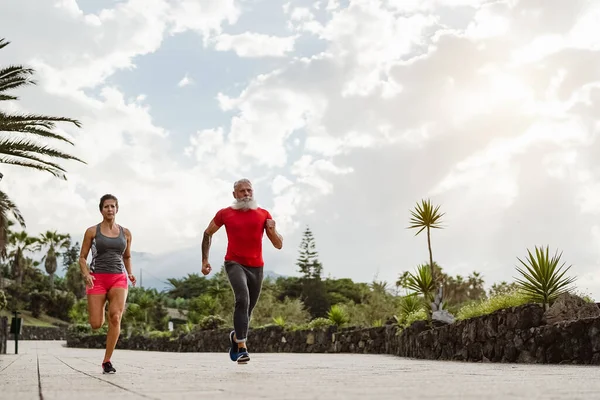 Paar Beim Lauftraining Freien Sportler Trainieren Sprintübungen Gesundheitsaktivität Und Lifestyle — Stockfoto