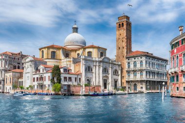 İtalya, Venedik 'in Cannaregio ilçesindeki Büyük Kanal boyunca manzara mimarisi