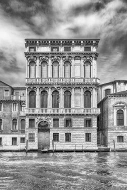 İtalya, Venedik 'in Cannaregio ilçesindeki Büyük Kanal boyunca manzara mimarisi