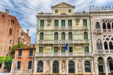 İtalya, Venedik 'in Cannaregio ilçesindeki Büyük Kanal boyunca manzara mimarisi
