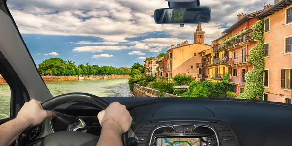 Conducción Coche Hacia Río Adige Centro Verona Italia — Foto de Stock