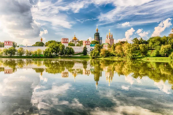 Idillic Zicht Het Novodevichy Klooster Moskou Rusland Unesco Werelderfgoed Site — Stockfoto