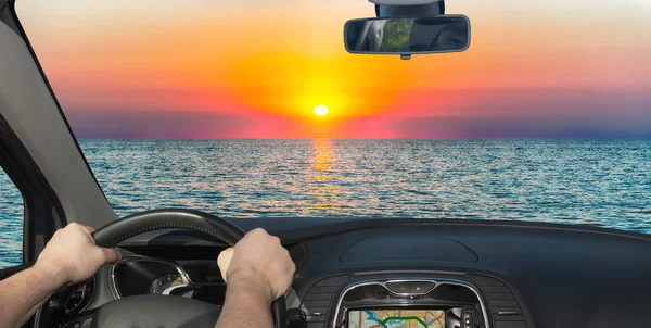 夏天结束时驾车驶向地中海风景秀丽的日落 — 图库照片