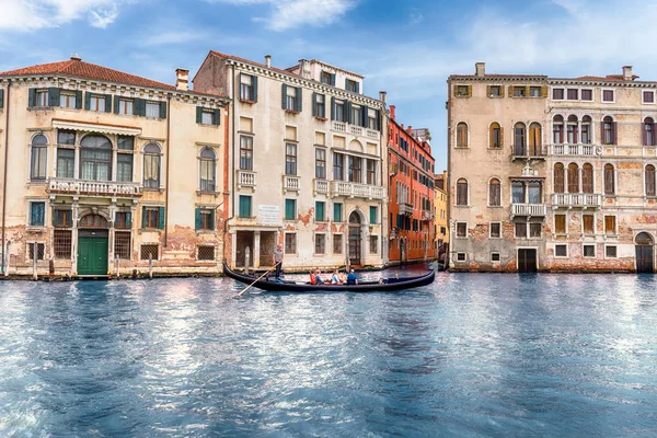 Venezia Italia Aprile Gondola Tradizionale Con Architettura Scenica Lungo Canal — Foto Stock