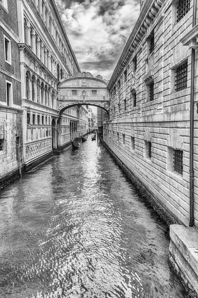 Pohled Ikonický Most Vzdechů Jeden Hlavních Orientačních Bodů Památek Benátkách — Stock fotografie