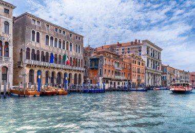 Venice, İtalya - 29 Nisan: Doğal Mimarlık San Marco bölgesinde Venedik, İtalya, 29 Nisan 2018 büyük kanal boyunca