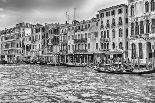 Venecia Italia Abril Góndolas Tradicionales Con Arquitectura Escénica Largo Del — Foto de Stock