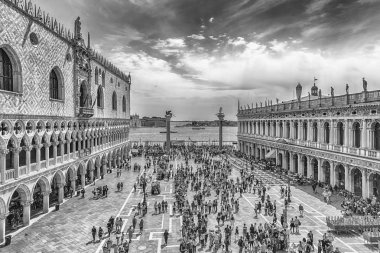 Venice, İtalya - 29 Nisan: Havadan görünümü ikonik Piazza San Marco (San Marco Meydanı), turistler, sosyal, dini ve politik merkezi Venedik, İtalya, 29 Nisan 2018