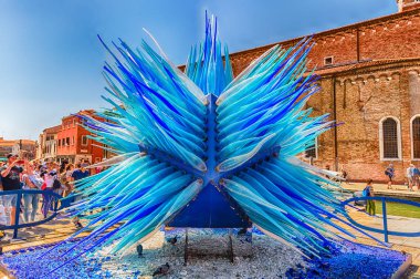 Venice, İtalya - 30 Nisan: S. Cenedese, Campo San Stefano Meydanı, Murano Adası, Venedik, İtalya 30 Nisan 2018 üzerinde bulunan ikonik simgesel yapı tarafından 