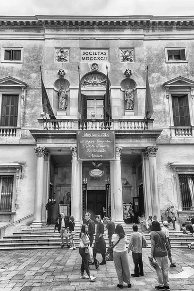 Venecia Italia Abril Fachada Del Emblemático Teatro Fenice Venecia Italia — Foto de Stock