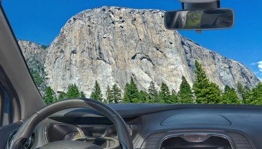 El Capitan, Yosemite Milli Parkı, California, ABD ikonik dağ manzarasına sahip bir araba ön cam üzerinden seyir