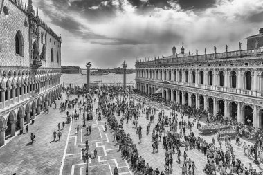 Venice, İtalya - 29 Nisan: Havadan görünümü ikonik Piazza San Marco (San Marco Meydanı), turistler, sosyal, dini ve politik merkezi Venedik, İtalya, 29 Nisan 2018
