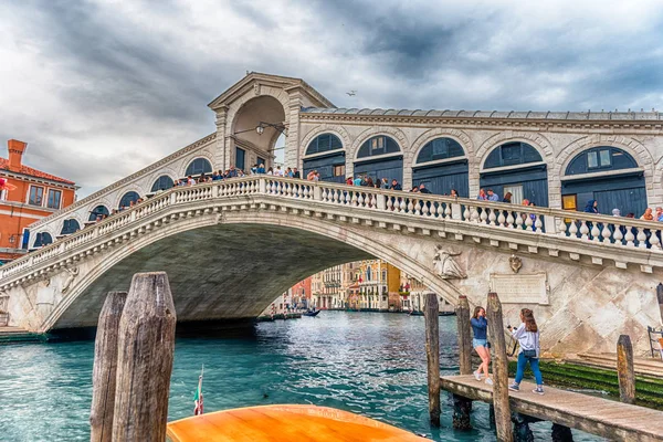 Venice Itália Abril Vista Ponte Rialto Marco Icônico Veneza Itália — Fotografia de Stock