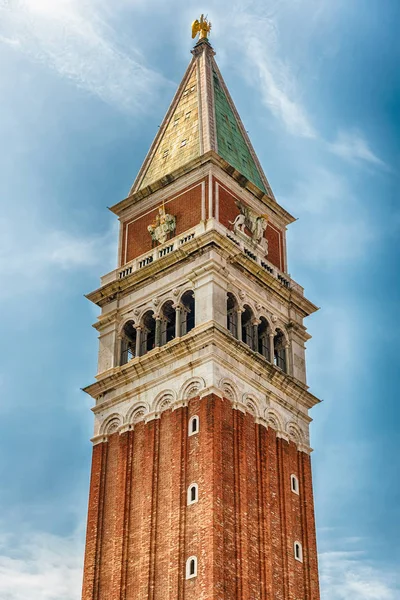 Der Glockenturm Der Basilika Von Mark Venedig Italien Befindet Sich — Stockfoto