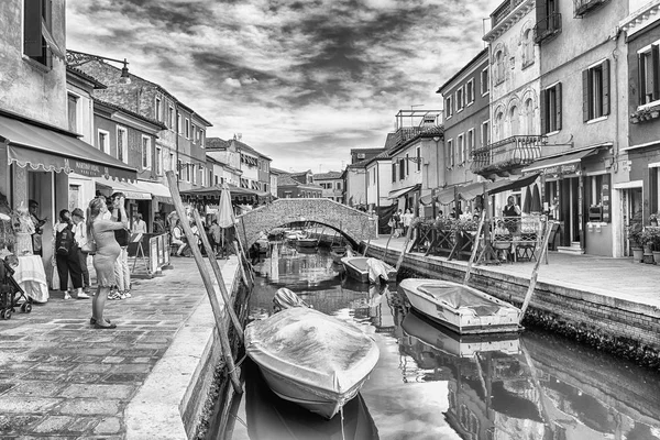 Benátky Itálie Dubna Malebné Domy Podél Kanálu Ostrově Burano Benátky — Stock fotografie