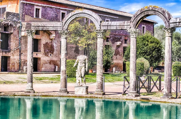 Antica Piscina Chiamata Canopo Circondata Sculture Greche Villa Adriana Tivoli — Foto Stock