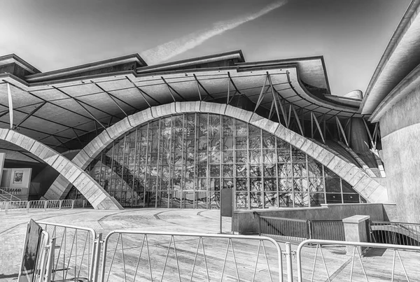 Pietrelcina 'daki Aziz Pio Tapınağı cephesi, İtalya, San Giovanni Rotondo' daki Katolik tapınağı.