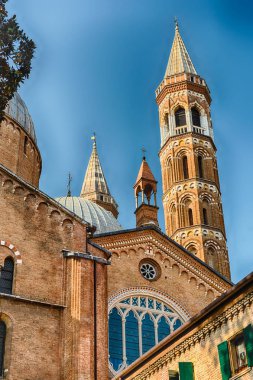 Ayrıntı Saint Anthony Bazilikası, ikonik simgesel yapı ve gezi Padua, İtalya