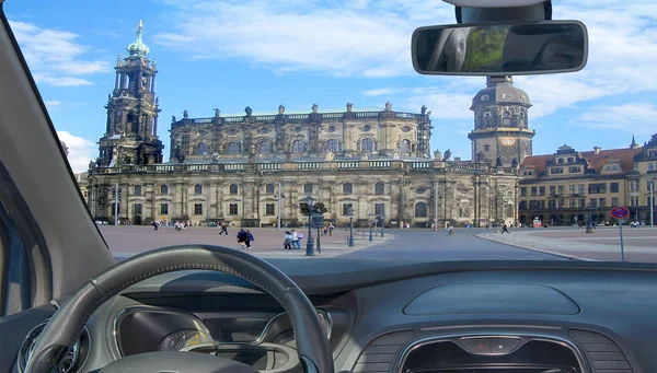 Titta Igenom Bil Vind Ruta Med Utsikt Över Hofkirche Dresden — Stockfoto