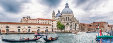Venice, İtalya - 29 Nisan: Basilica Santa Maria della Salute, bir Roma Katolik Kilisesi ve ikonik simgesel yapı Dorsoduro bölge Venedik, İtalya, 29 Nisan 2018 yer alan