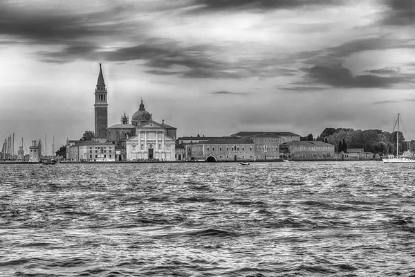 ジュデッカ運河 ヴェネツィア イタリアの聖ジョージ教会と島の風景 — ストック写真