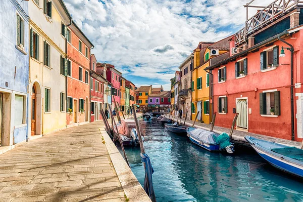 Kolorowe Malowane Domy Wzdłuż Kanału Wyspie Burano Wenecja Włochy Wyspa — Zdjęcie stockowe