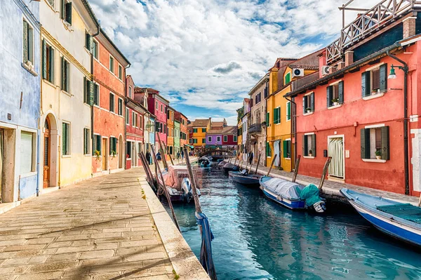 Talya Nın Venedik Burano Adasındaki Kanal Boyunca Renkli Boyalı Evler — Stok fotoğraf