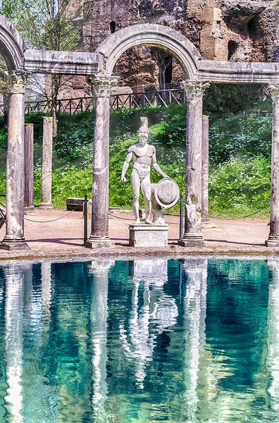 Estatua Griega Ares Con Vistas Antigua Piscina Llamada Canopus Dentro — Foto de Stock
