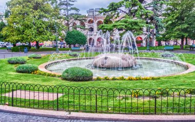 Doğal Çeşme Piazza sutyen, ana meydanın orta Verona, İtalya