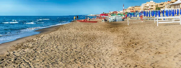 Talya Nın Orta Kesimindeki Thyrrenian Sahilinde Manzaralı Kumlu Bir Sahil — Stok fotoğraf