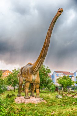 San Marco içinde Lamis, İtalya - Haziran 9: Diplodocus dinozor, özel Lamis, küçük bir kasaba olan Güney İtalya, San Marco Dino parkta 9 Haziran 2018