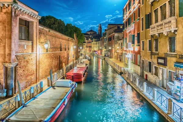 Vista Sobre Pintoresco Canal Por Noche Distrito Santa Croce Venecia —  Fotos de Stock