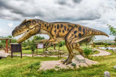 San Marco içinde Lamis, İtalya - Haziran 9: Carcharodontosaurus dinozor, özel Lamis, küçük bir kasaba olan Güney İtalya, San Marco Dino parkta 9 Haziran 2018