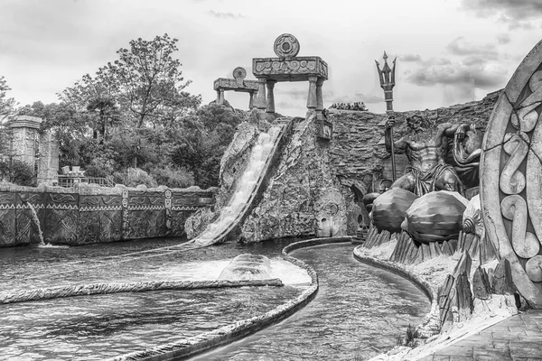 Кастельнуово Гарда Италия Люди Наслаждающиеся Тематической Зоной Парке Gardaland Amusement — стоковое фото