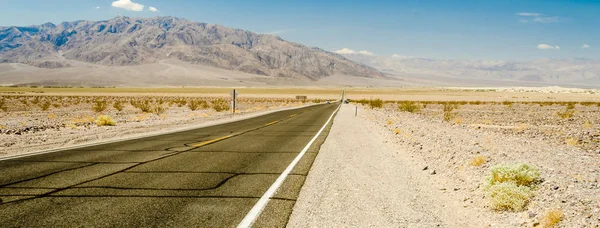 Hot Desert Road Death Valley National Park California Usa — Stock Photo, Image