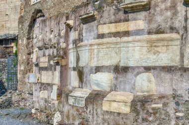 Cecilia Metella 'nın Mezarı' nın kalıntıları, Via Appia, Roma, İtalya 'daki ikonik anıt mezar.