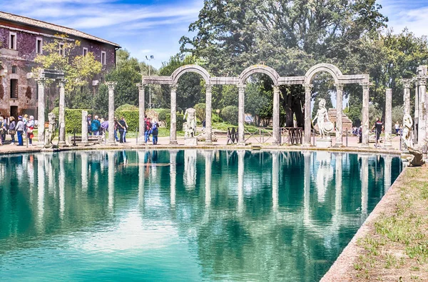 Starobylý Bazén Canopus Obklopený Řeckými Sochami Vile Adriana Hadrianova Vila — Stock fotografie