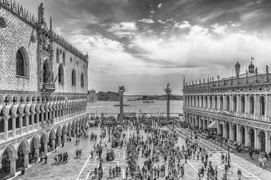 Venice, İtalya - 29 Nisan: Havadan görünümü ikonik Piazza San Marco (San Marco Meydanı), turistler, sosyal, dini ve politik merkezi Venedik, İtalya, 29 Nisan 2018