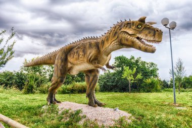 San Marco içinde Lamis, İtalya - Haziran 9: Carnotaurus dinozor, özel Lamis, küçük bir kasaba olan Güney İtalya, San Marco Dino parkta 9 Haziran 2018