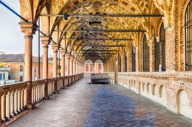 Padua, İtalya - 28 Nisan: dış balkon Palazzo della Ragione, Ortaçağ Belediye Binası ve Piazza delle Erbe, Padua, İtalya, 28 Nisan 2018 dönüm noktası olan doğal Loggia