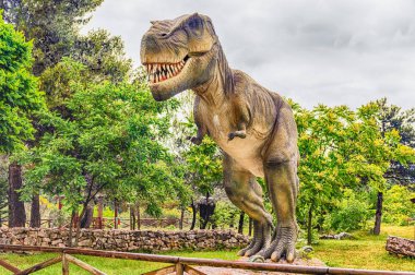 San Marco içinde Lamis, İtalya - Haziran 9: Tyrannosaurus Rex dinozor, aka t-rex, Dino parkta Lamis, küçük bir kasaba olan Güney İtalya, San Marco, 9 Haziran 2018 özellikli