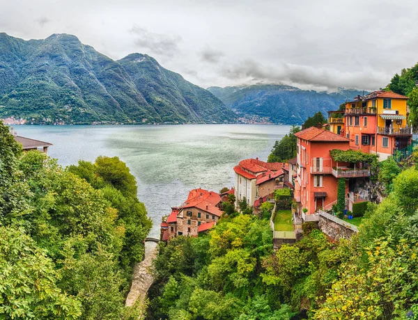 Vista panorâmica sobre o Lago de Como da cidade de Bellano, Itália — Fotografia de Stock