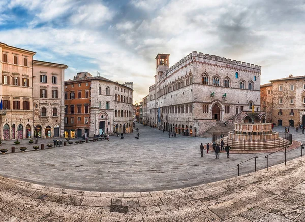 Panoramablick auf piazza iv novembre, perugia, italien — Stockfoto