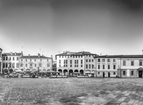 Panorama utsikt över Piazza Duomo, centrala torget i Padua, Italien — Stockfoto