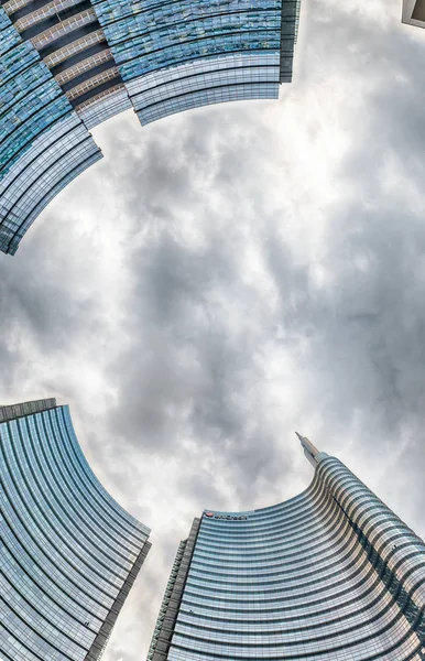 Bottom view of Unicredit Tower, iconic skyscraper in Milan, Ital — Stock Photo, Image