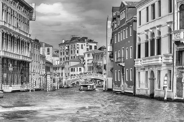 Venedik, Italya büyük kanal boyunca doğal mimari — Stok fotoğraf
